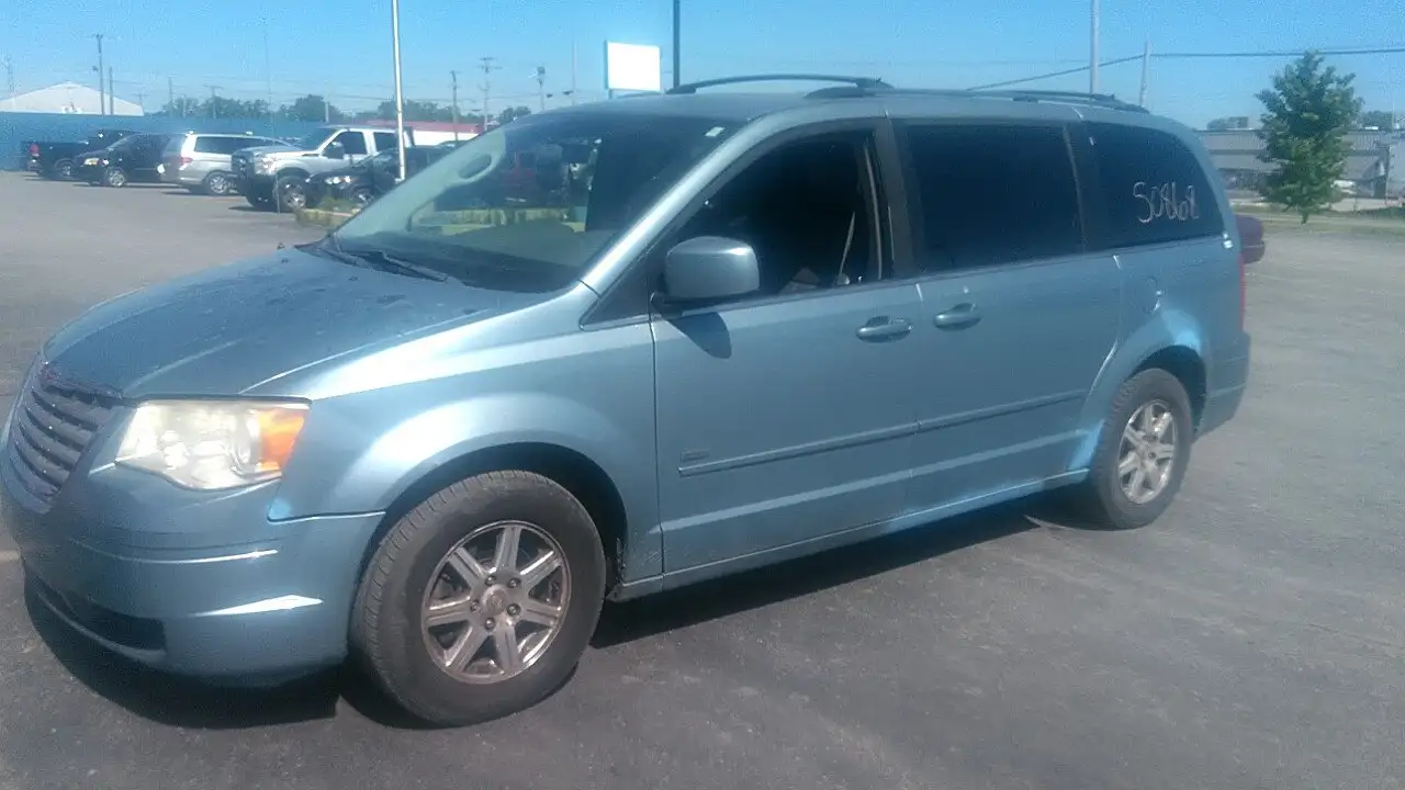 Photo of 2008 Chrysler Town & Country