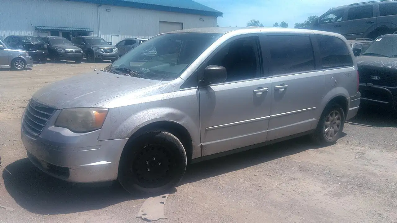 Photo of 2010 Chrysler Town & Country