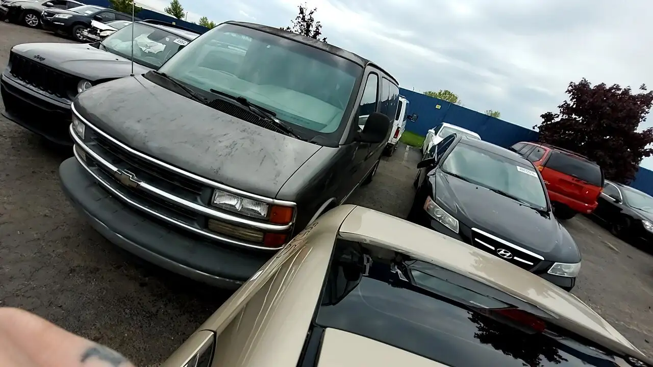 Photo of 2000 Chevrolet Express 1500