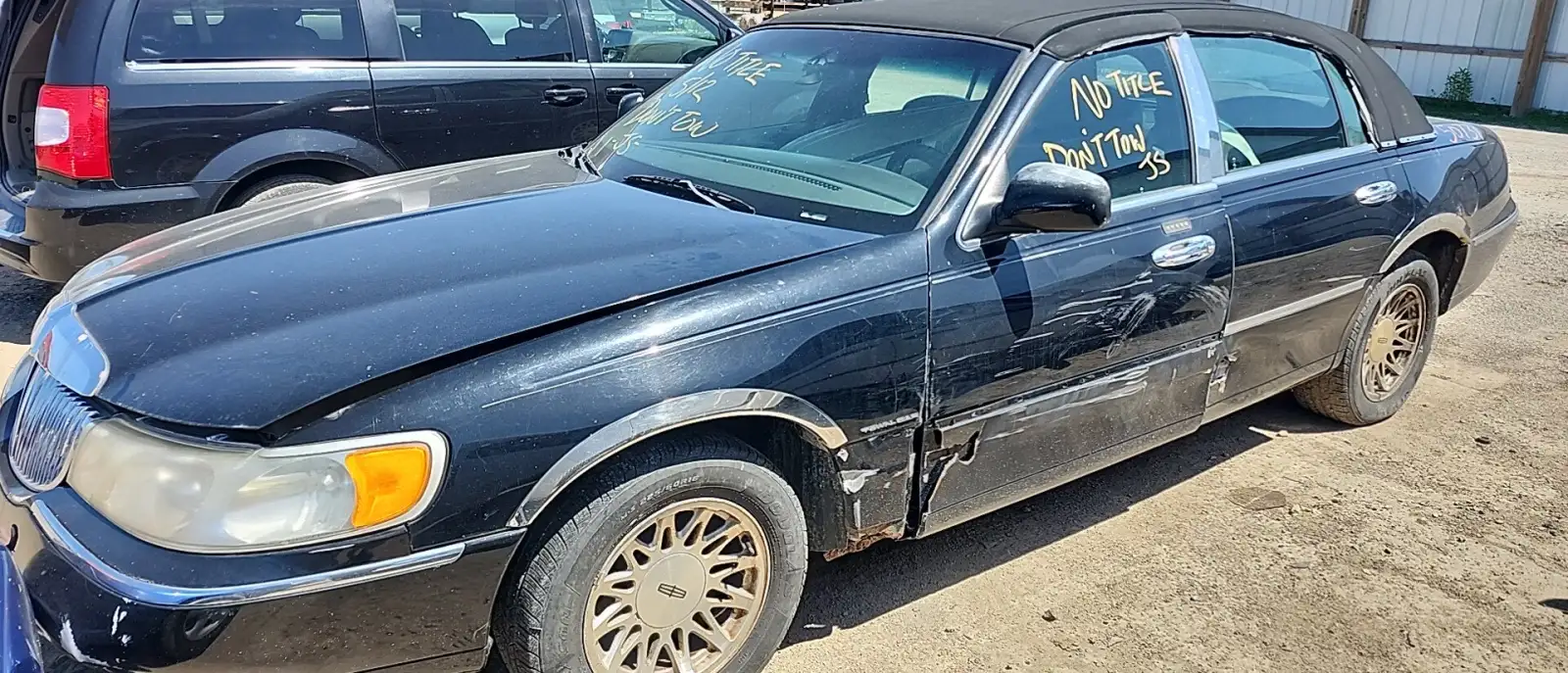 Photo of 1999 Lincoln Town Car