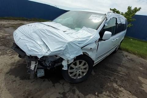 Photo of 2014 Chrysler Town & Country
