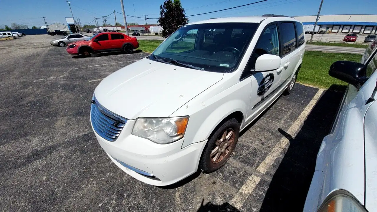 Photo of 2012 Chrysler Town & Country