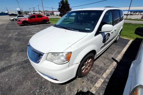 Photo of 2012 Chrysler Town & Country