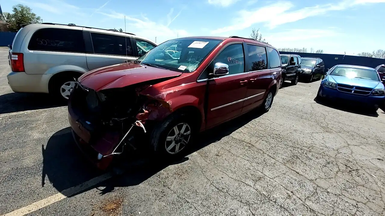 Photo of 2010 Chrysler Town & Country