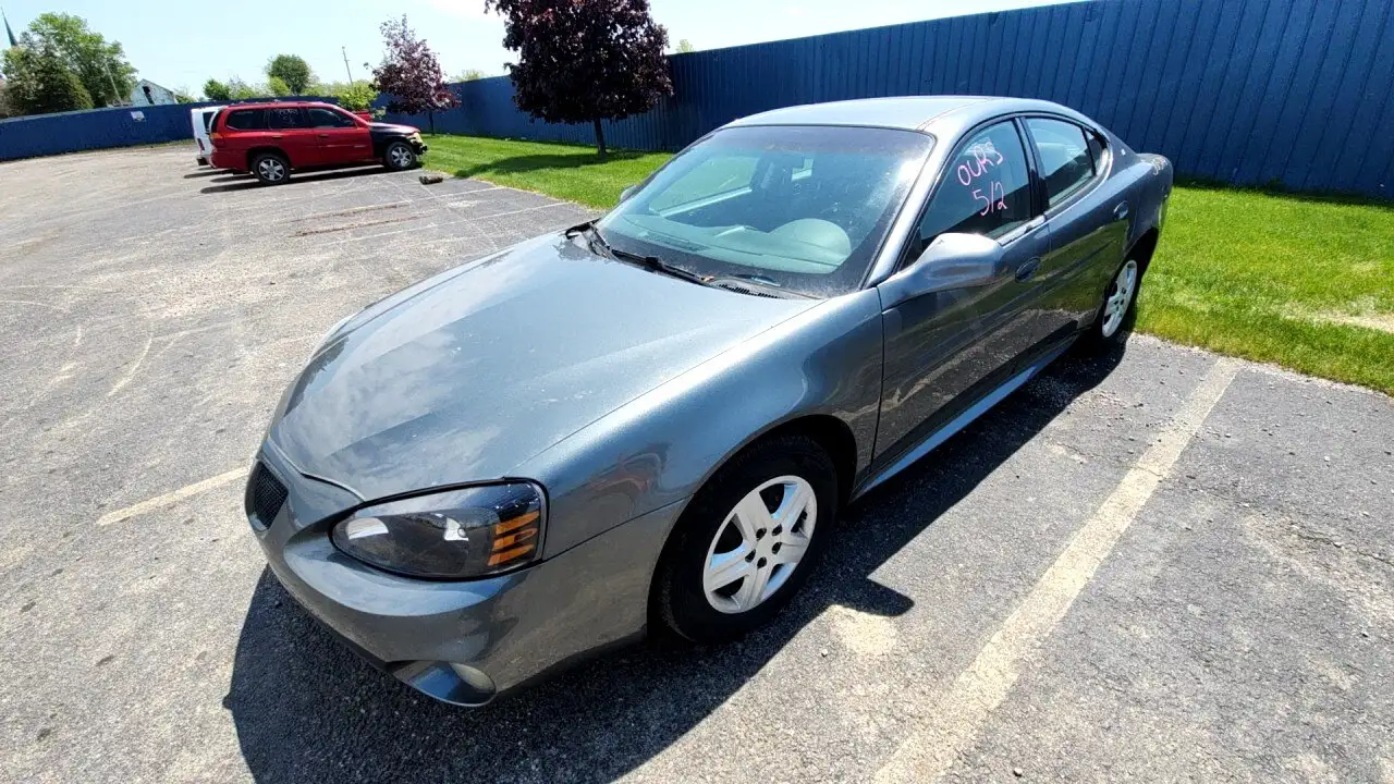 Photo of 2004 Pontiac Grand Prix