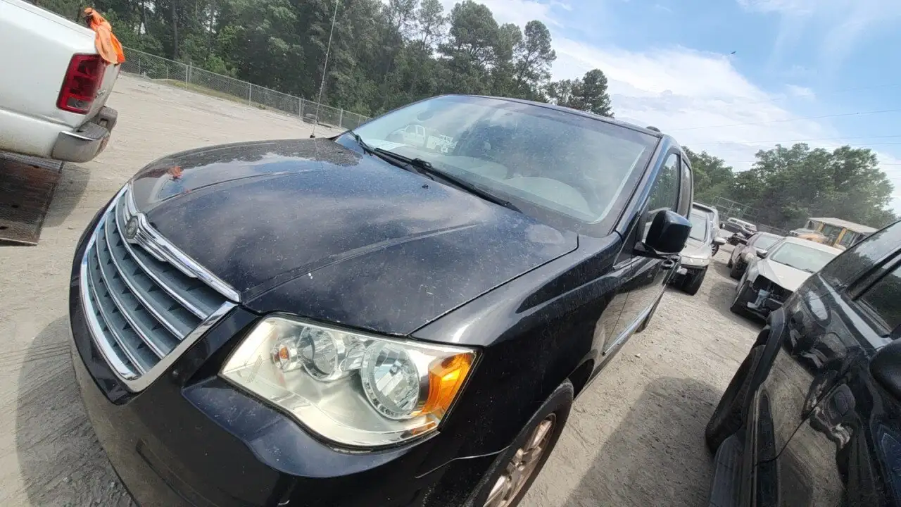 Photo of 2010 Chrysler Town & Country