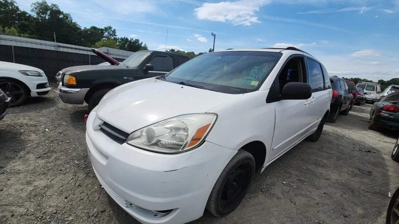 Photo of 2005 Toyota Sienna