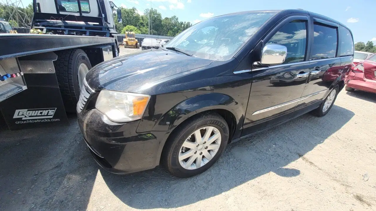 Photo of 2014 Chrysler Town & Country