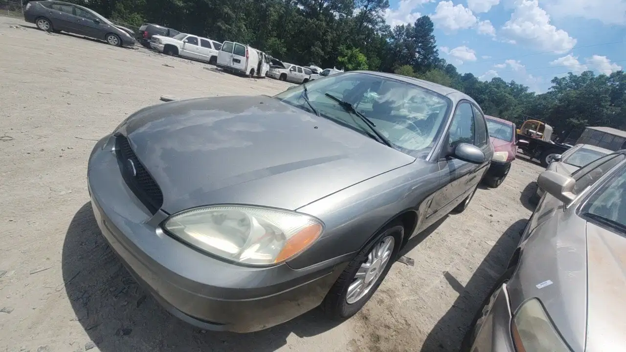 Photo of 2004 Ford Taurus