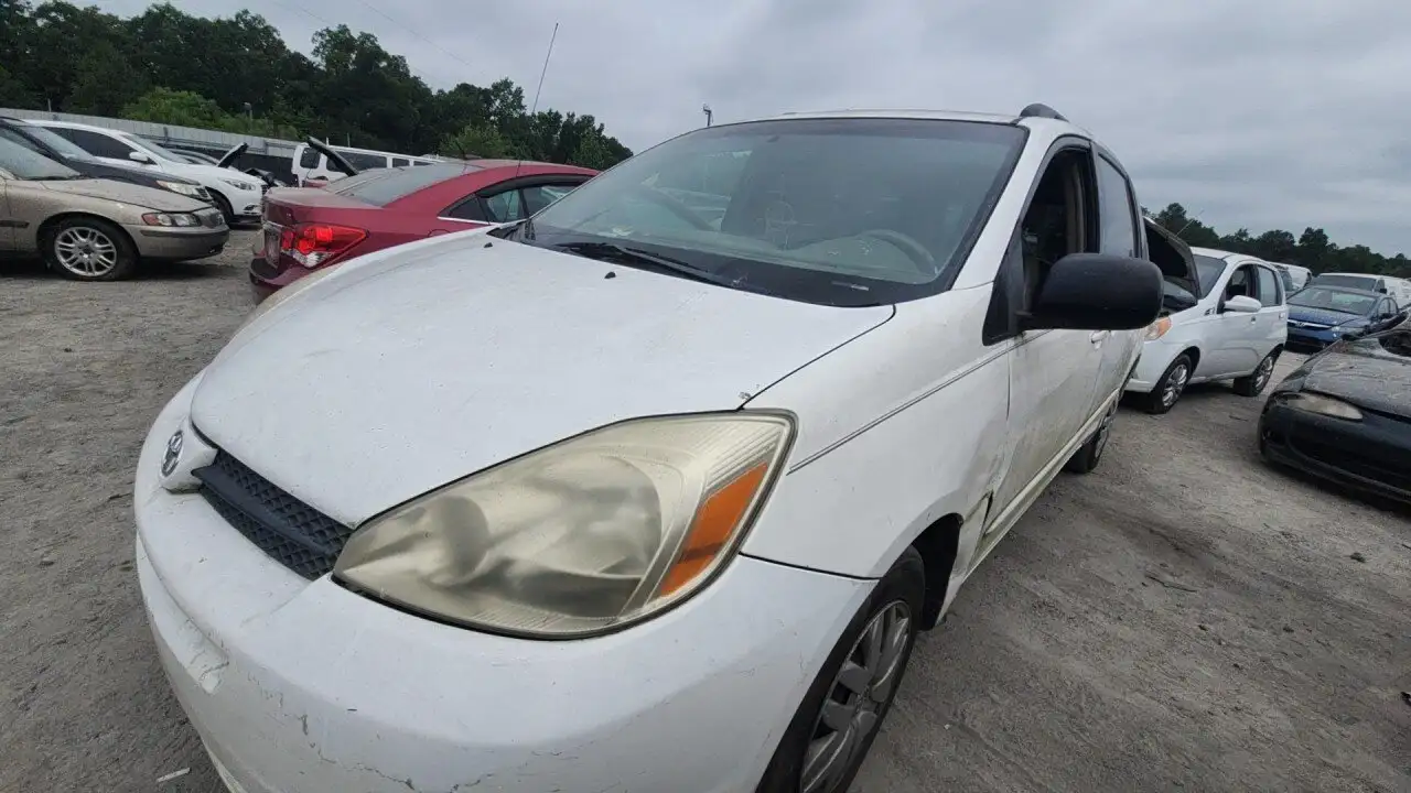 Photo of 2005 Toyota Sienna
