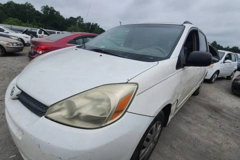 Photo of 2005 Toyota Sienna