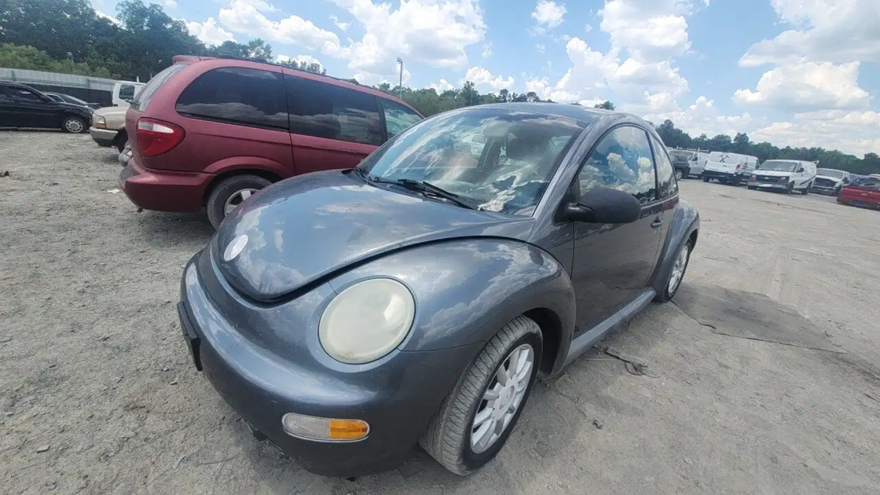 Photo of 2005 Volkswagen Beetle