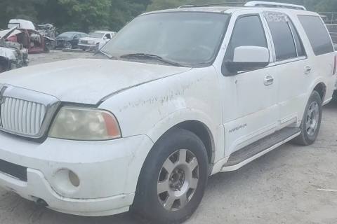 Photo of 2003 Lincoln Navigator