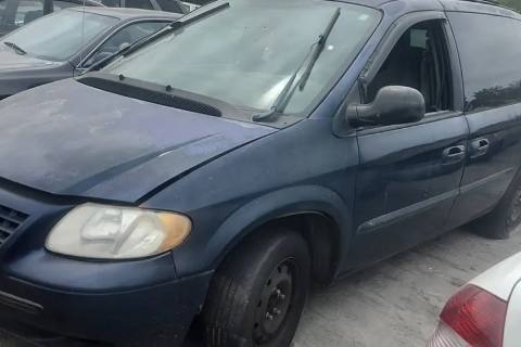 Photo of 2003 Chrysler Voyager