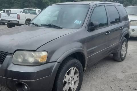 Photo of 2005 Ford Escape