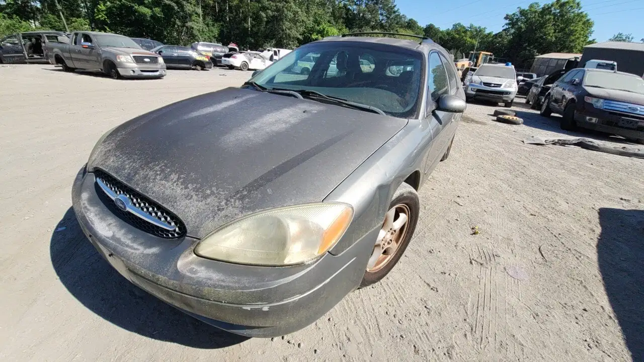 Photo of 2003 Ford Taurus