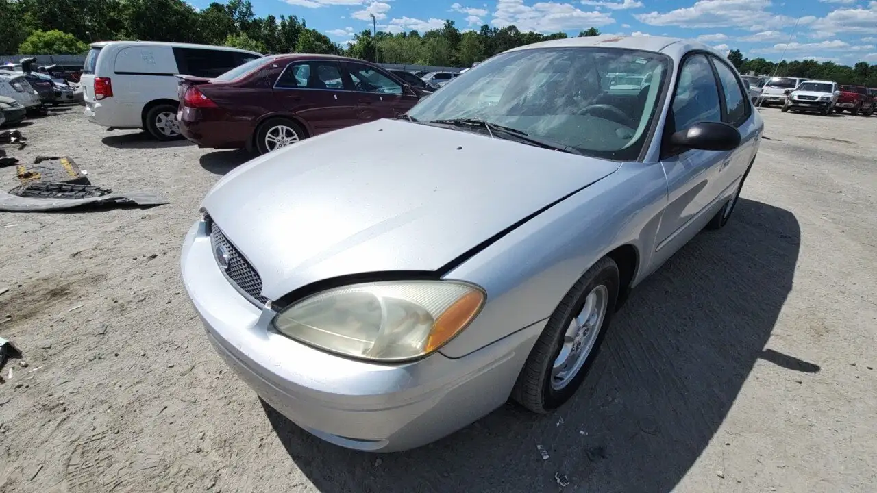Photo of 2004 Ford Taurus