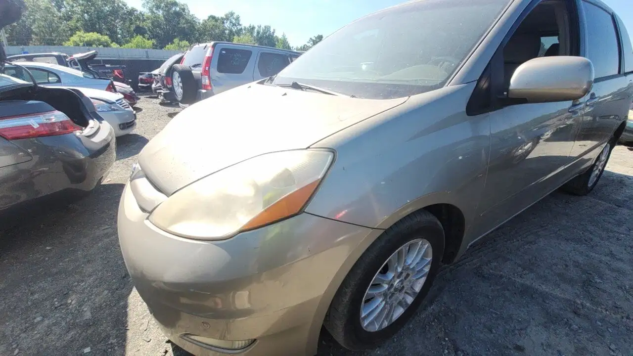 Photo of 2010 Toyota Sienna