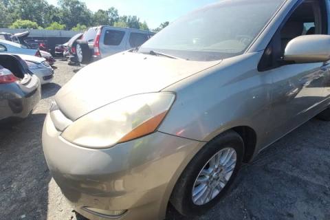 Photo of 2010 Toyota Sienna