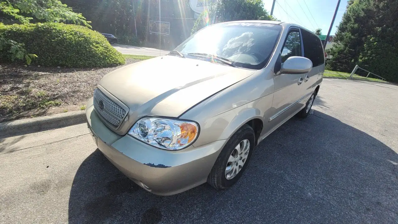 Photo of 2005 Kia Sedona