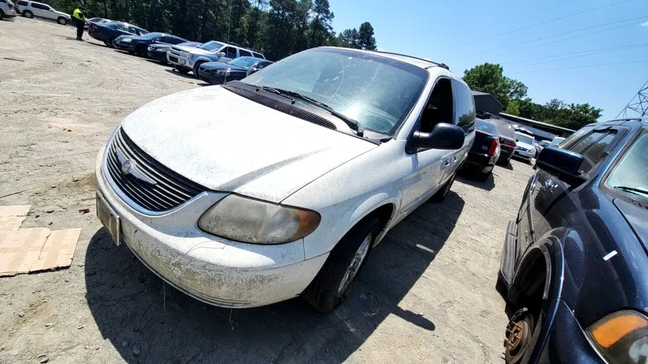 Photo of 2003 Chrysler Town & Country
