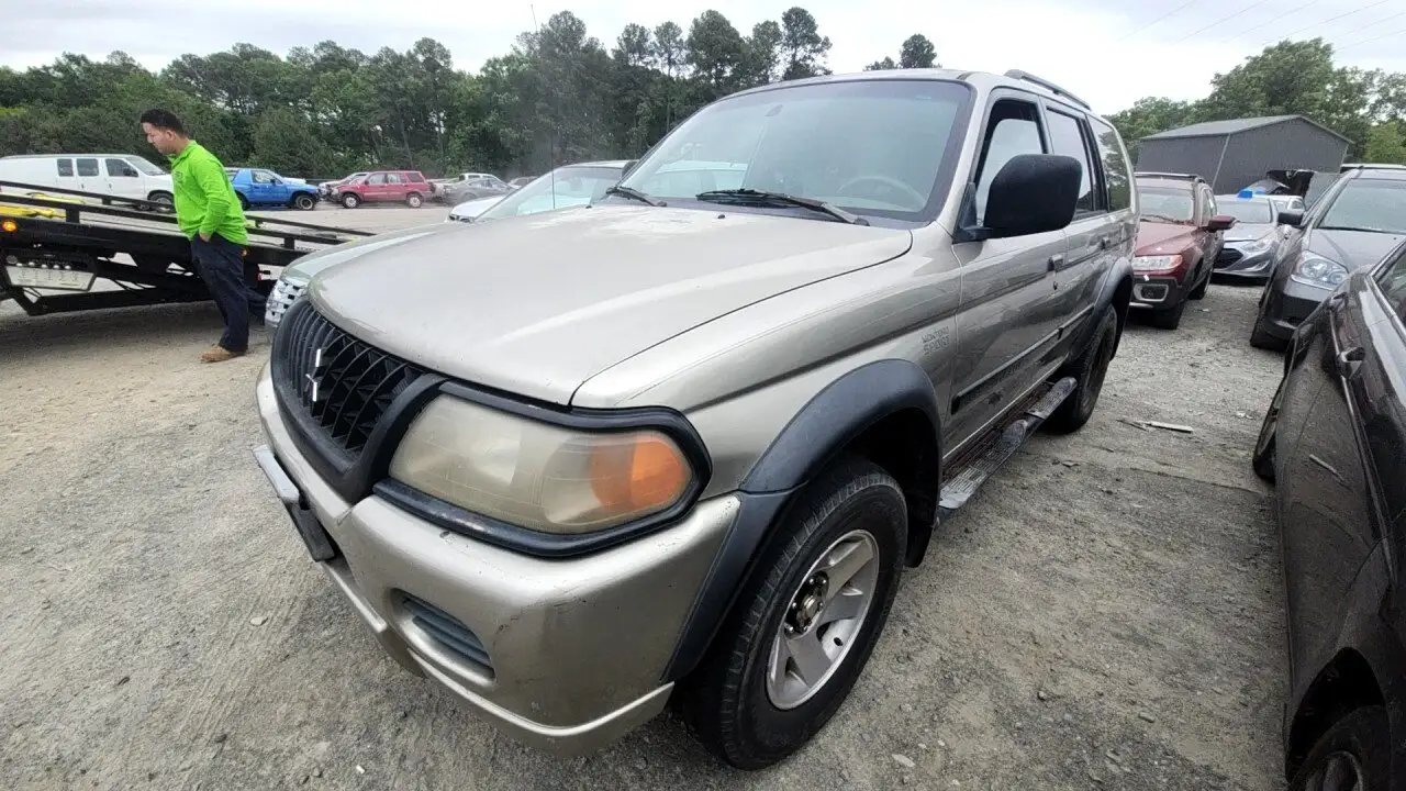 Photo of 2002 Mitsubishi Montero Sport