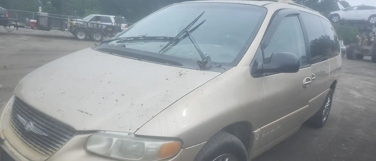 Photo of 1999 Chrysler Town & Country