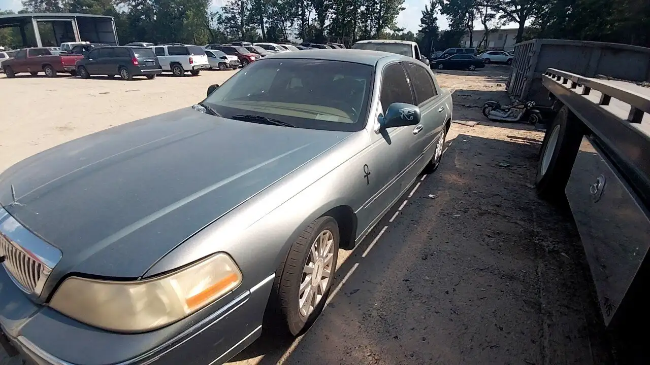 Photo of 2006 Lincoln Town Car