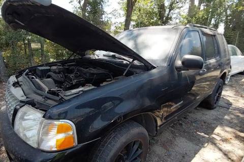 Photo of 2004 Ford Explorer