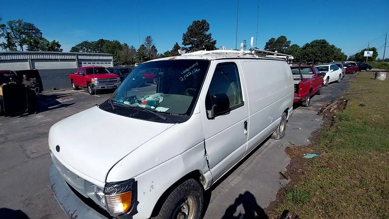 Photo of 2000 Ford E-150 Econoline