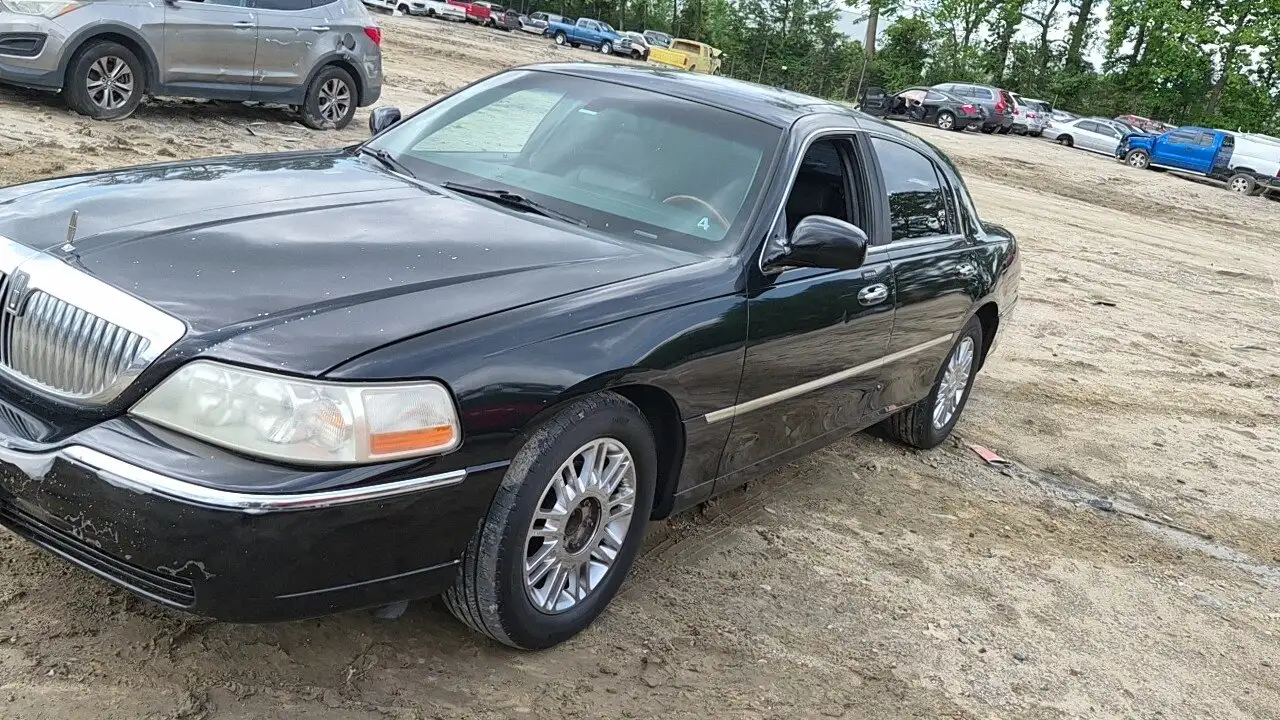 Photo of 2008 Lincoln Town Car