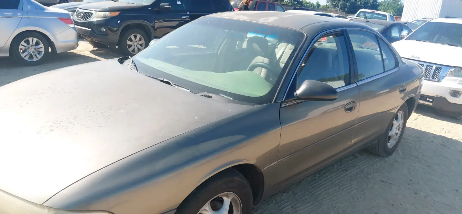 Photo of 1998 Oldsmobile Intrigue