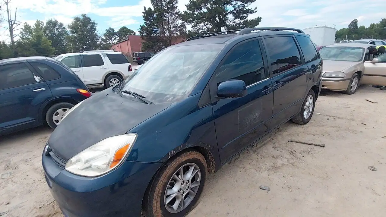 Photo of 2005 Toyota Sienna