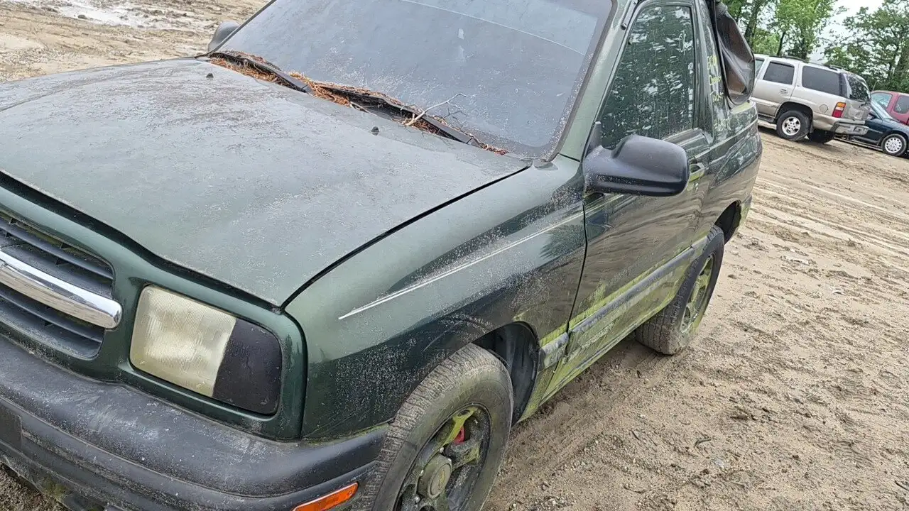 Photo of 2001 Chevrolet Tracker