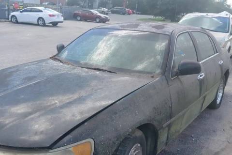 Photo of 1999 Lincoln Town Car