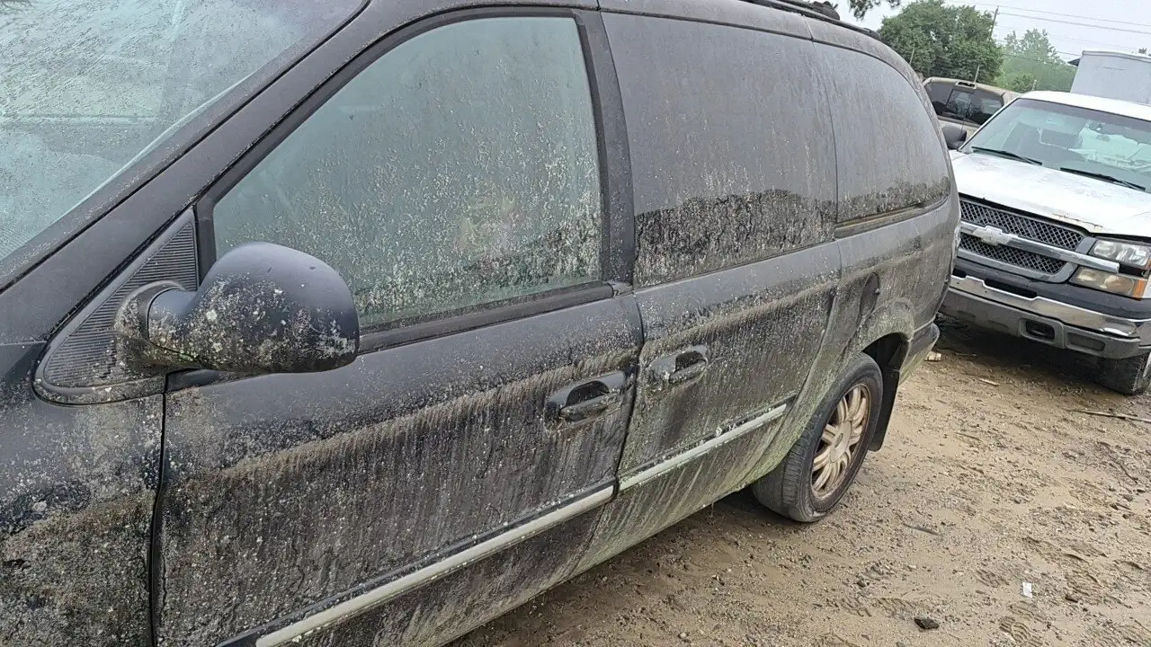 Photo of 2005 Chrysler Town & Country