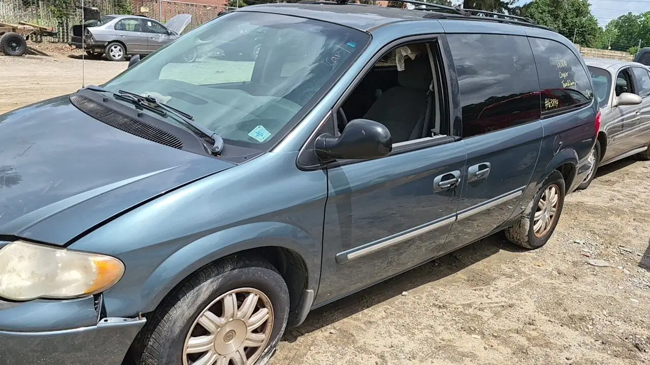 Photo of 2006 Chrysler Town & Country