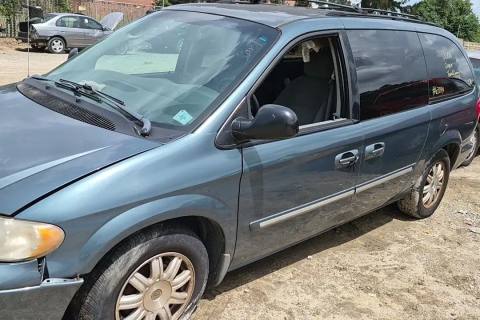 Photo of 2006 Chrysler Town & Country