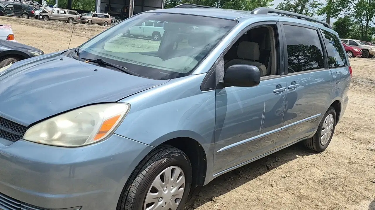 Photo of 2004 Toyota Sienna