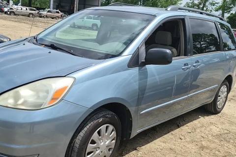 Photo of 2004 Toyota Sienna