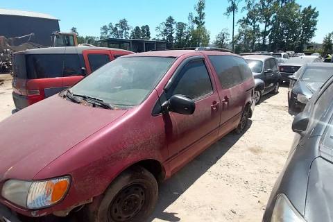 Photo of 2003 Toyota Sienna