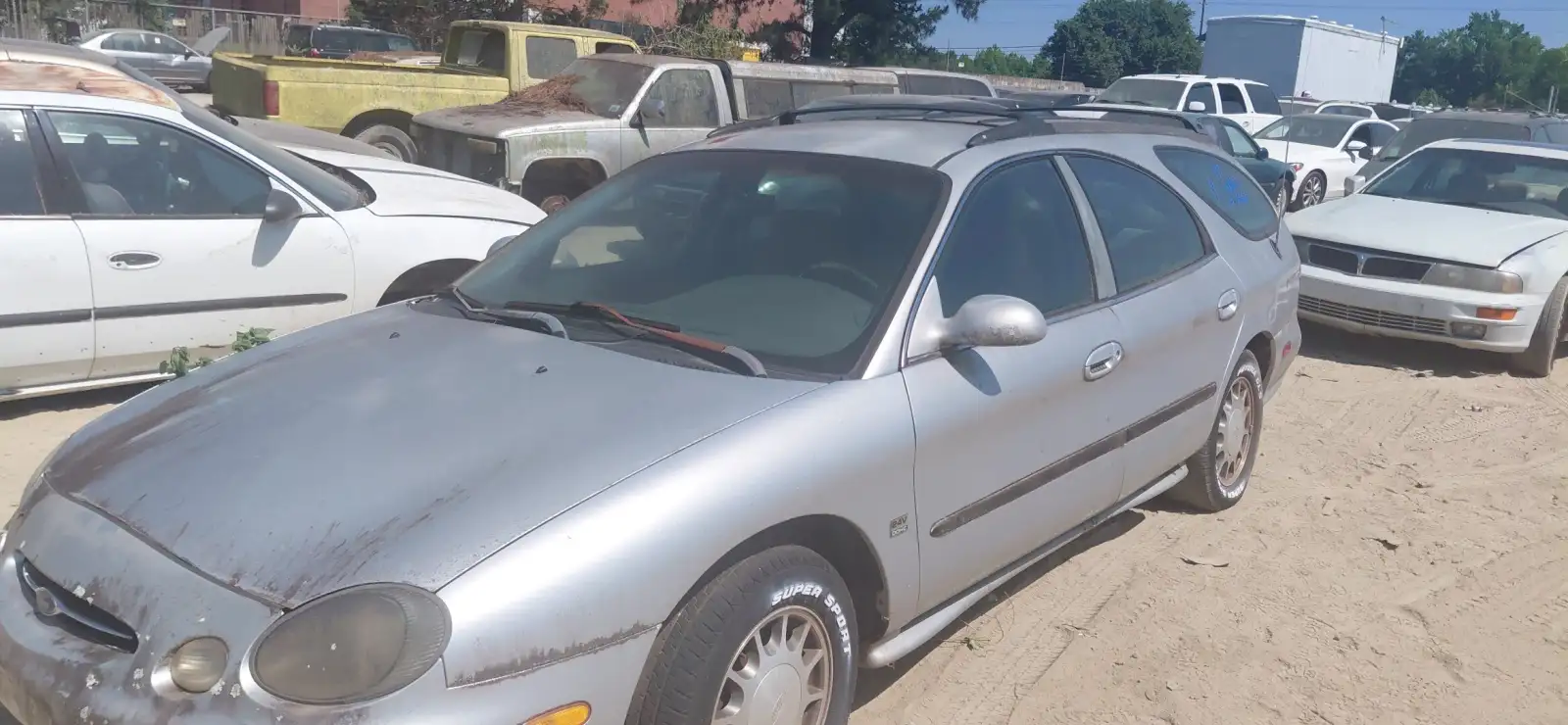 Photo of 1999 Ford Taurus