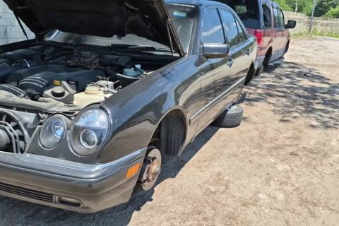 Photo of 1998 Mercedes-Benz E320