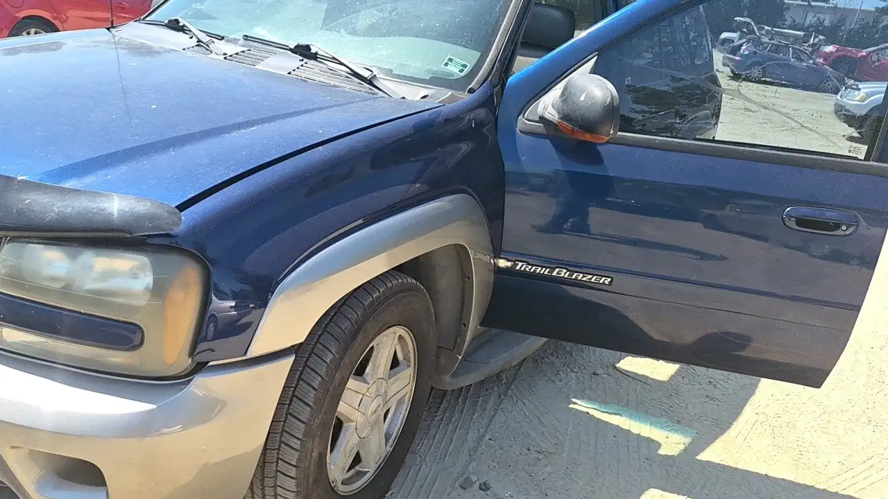 Photo of 2002 Chevrolet Trailblazer