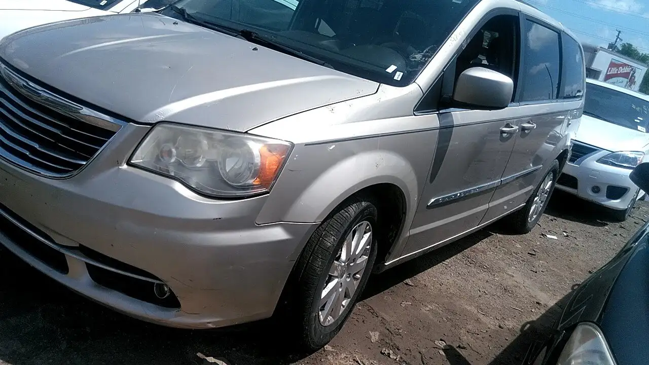 Photo of 2013 Chrysler Town & Country