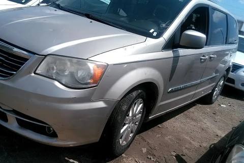 Photo of 2013 Chrysler Town & Country