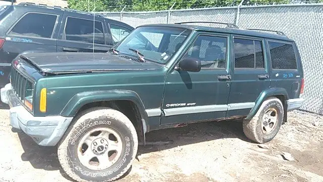 Photo of 1999 Jeep Cherokee