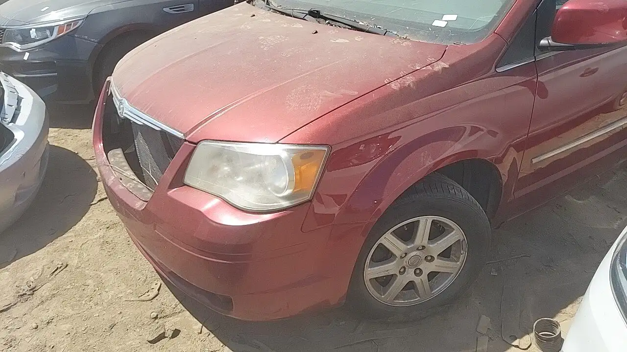 Photo of 2010 Chrysler Town & Country