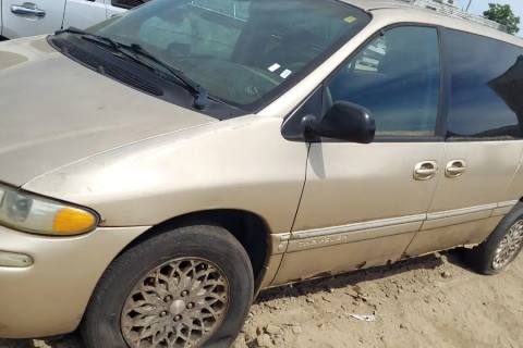 Photo of 1998 Chrysler Town & Country