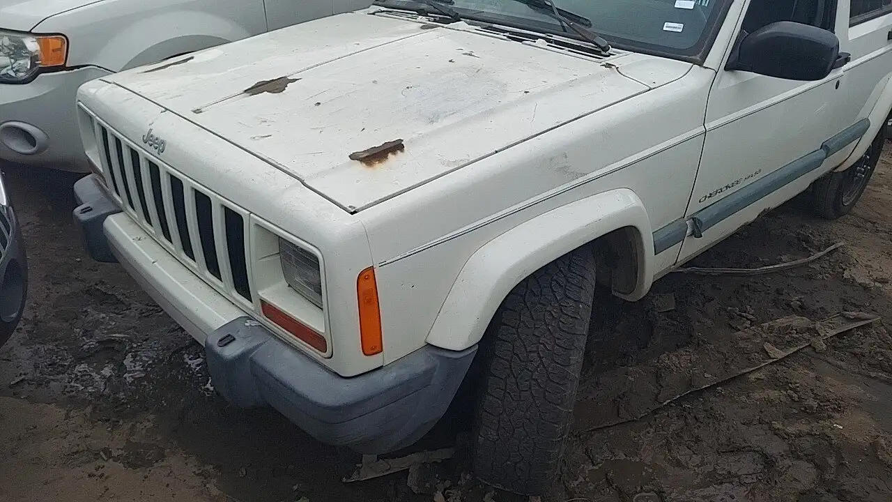 Photo of 2000 Jeep Cherokee